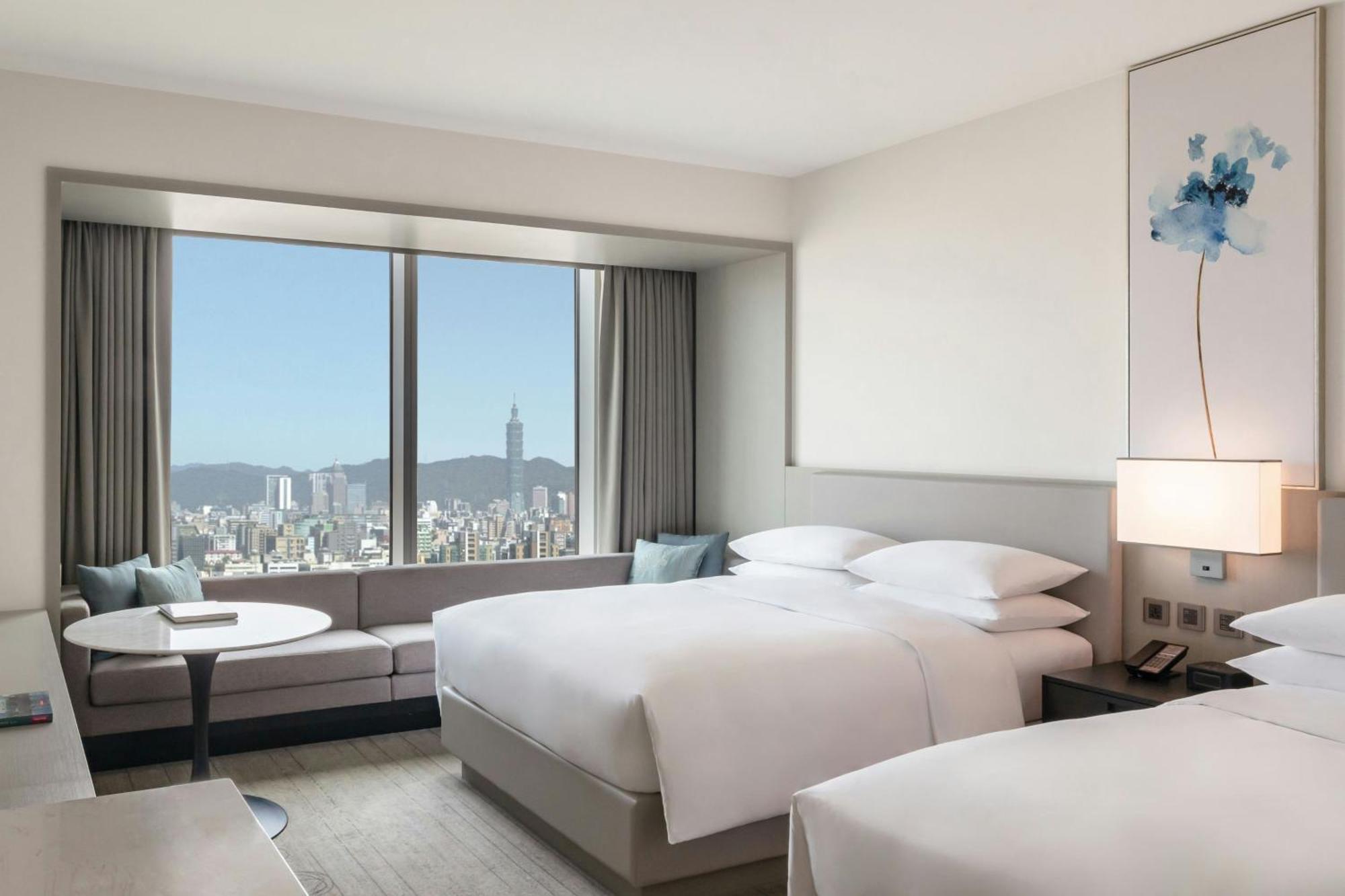 Courtyard By Marriott Downtown 4*